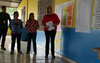 Ms. María Quiel presenting results during a public consultation meeting with local stakeholders on NATURA’s project proposal during the development of the project. Photo: Fundación Natura